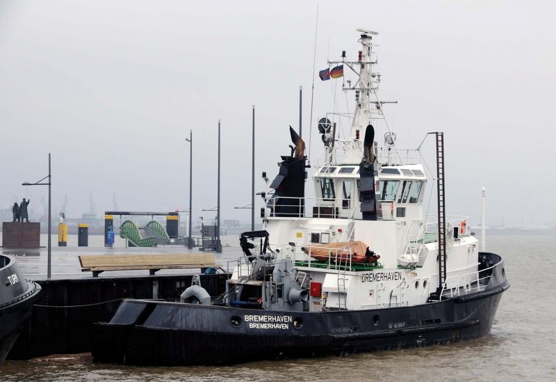 One of the numerous tugs serving the port is the 368gt Bremerhaven of Urag Unterweser Reederei.